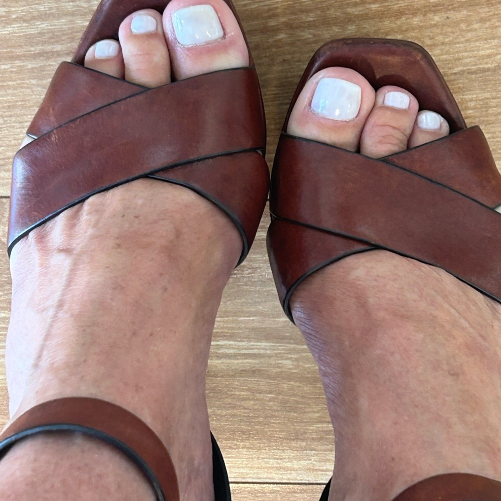 Saint Laurent Conac Leather "Farrah 80" Platform Heel Sandals
Loved these - Picture 4 of 9